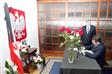 Predseda NR SR Pavol Paška pri podpise kondolenčnej knihy na poľskom veľvyslanectve.
(Otvorí sa v novom okne)