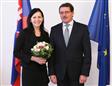 Predseda Národnej rady SR Pavol Paška prijal mimoriadnu a splnomocnenú veľvyslankyňu Slovinskej republiky v SR J. E. pani Bernardu Gradišnik.
(Otvorí sa v novom okne)